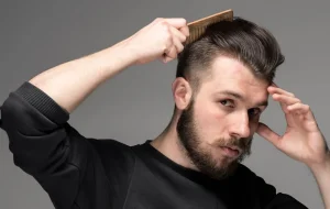 หนุ่มวัยกลางคนผมเริ่มร่วง